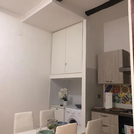Macalelu House *